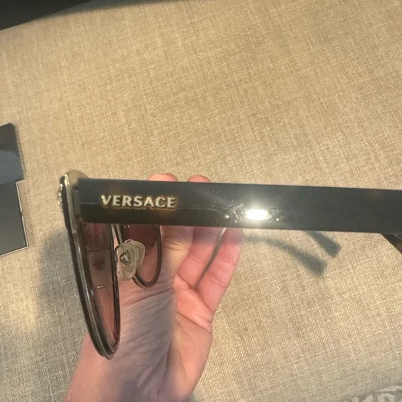 Versace Sunglasses Model 2198 See All Pics Left Side Needs To Be Tightened - Picture 6 of 10